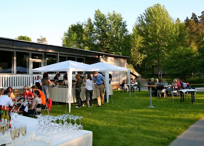 Vesterland Feriepark Hytter, Hotell Og Leikeland Sogndal