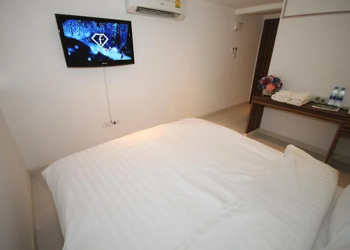 Nantra Ekkamai Hotel กรุงเทพมหานคร