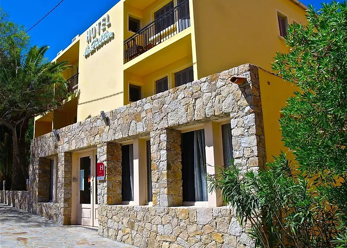 Hôtel le Grillon LʼÎle-Rousse