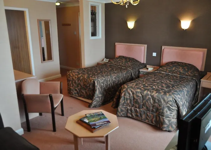 Expanse Hotel South Cave