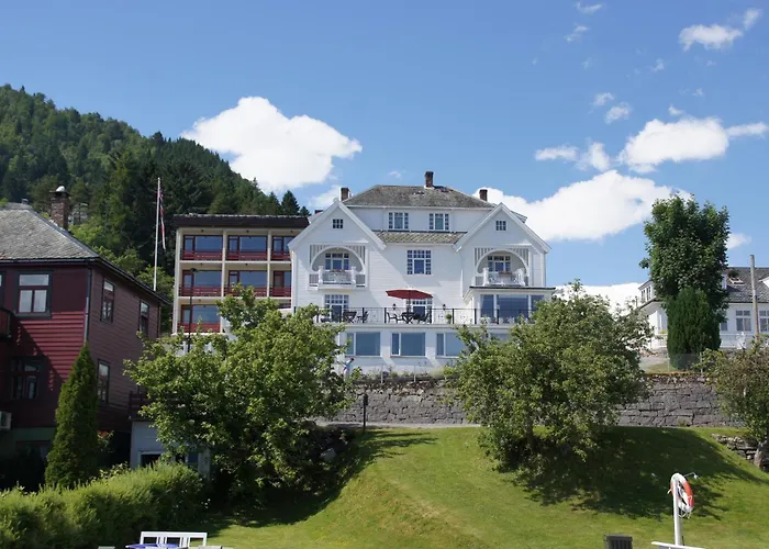 Midtnes Hotel Balestrand