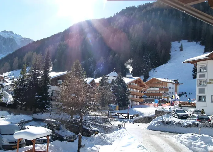 Chalet Elisabeth Dolomites Alpin & Charme Sëlva