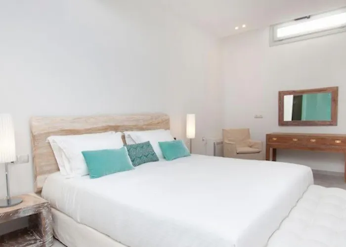 Allure Suites Fira 