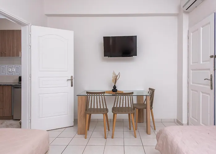 Golden Sunrise Suites In Santorini Kamári