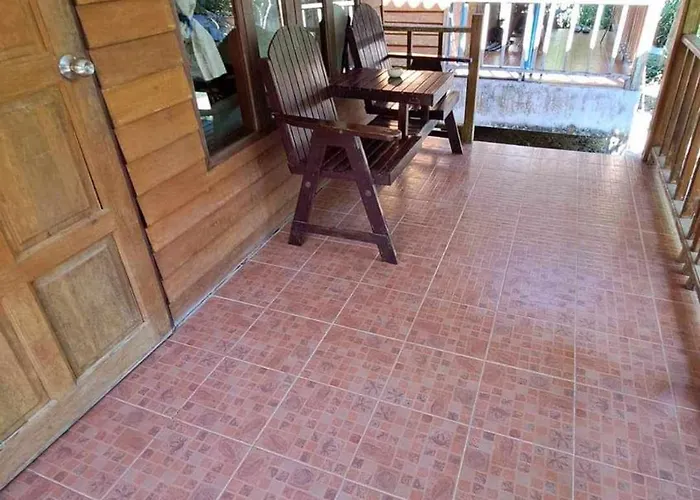 Apache Bar Haad Yao Hotel