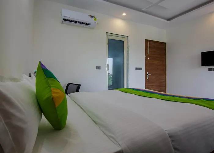 Hotel Grand Vista Noida