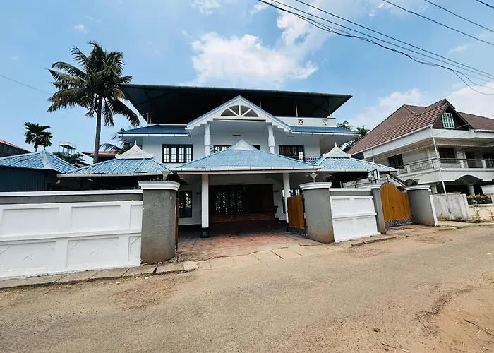Isha Residency Hotel Kochi