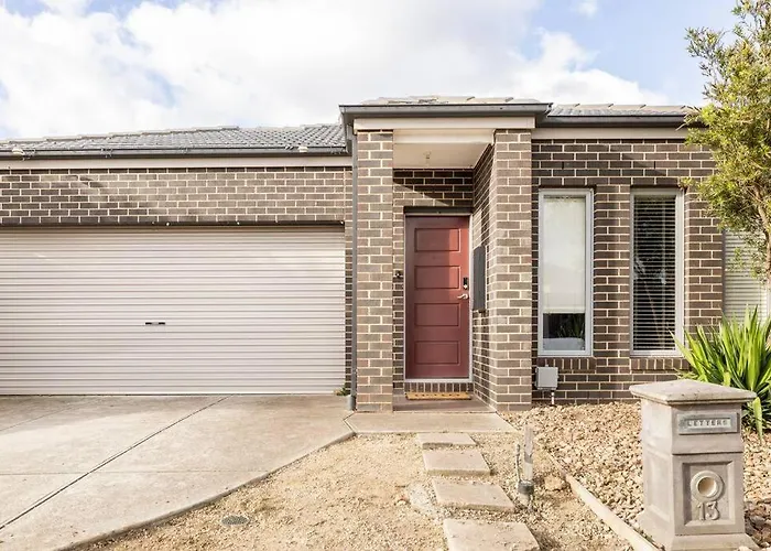 Spacious And Inviting Home Werribee