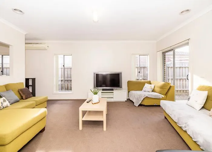 Spacious And Inviting Home Werribee