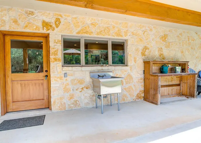 Roadrunner Canyon Ranch Leakey