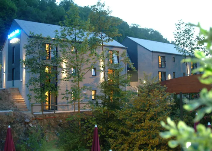 Hôtel Val de Poix- Logis Hôtel Restaurant Saint-Hubert