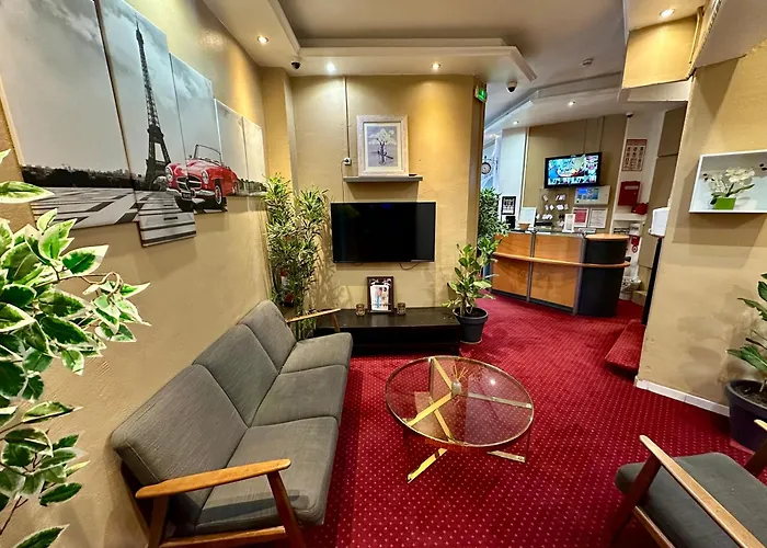 Hotel Victor Hugo Clamart