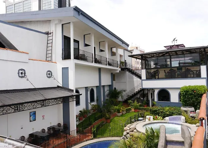 Hotel Santo Tomas / Historical Property San José