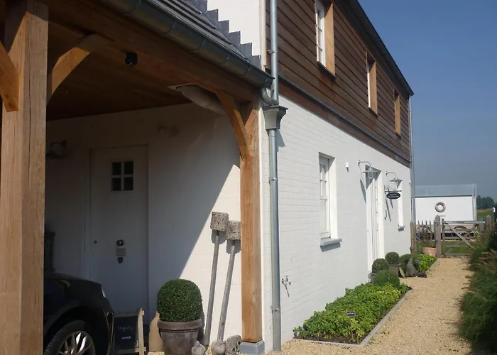 Casa-Cosi, Tourist & Business Suites & Flats With Reserved Parking And Private Terraces In Shared Garden With Seasonal Pool Included, Private Sauna Available Lokeren