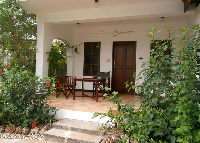 Flame Tree Cottages Nungwi