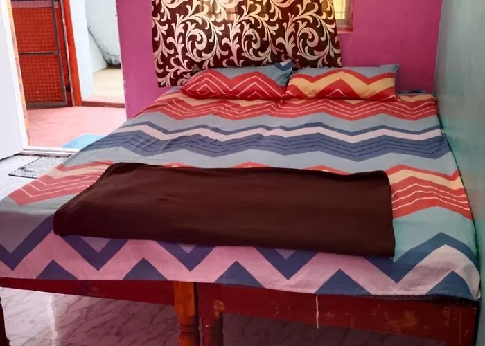 Pushpa Home Stay, Guest House Hampi