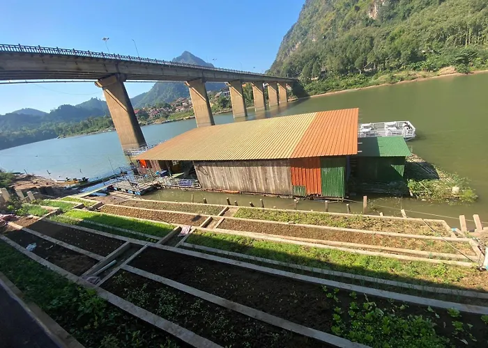 Cam U View Bungalow Nong Khiaw