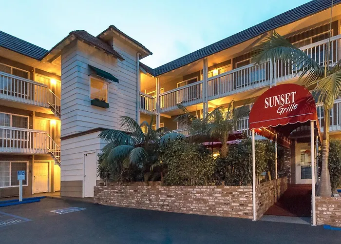 Ramada By Wyndham Costa Mesa/Newport Beach