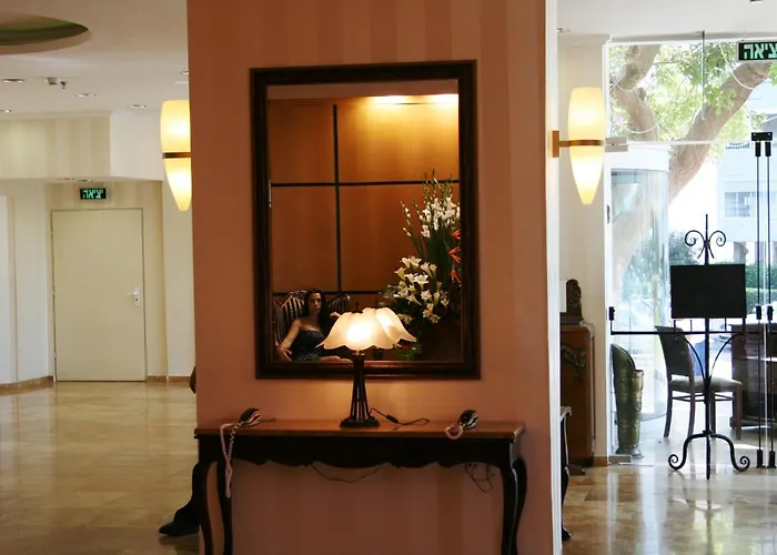 The Seasons Hotel -Studio & Suite Netanya