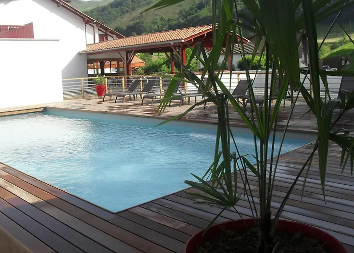 Logis Hôtel Andreinia&Cabanes Estérençuby