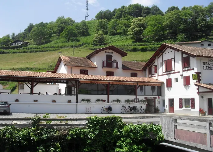 Logis Hôtel Andreinia&Cabanes Estérençuby