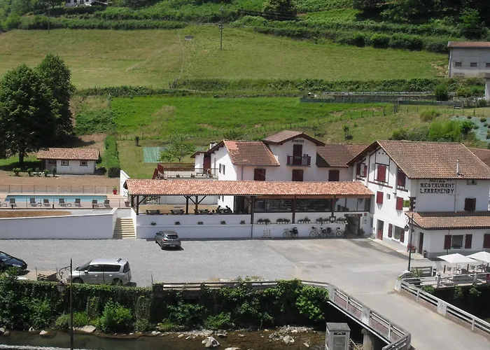 Logis Hôtel Andreinia&Cabanes Estérençuby