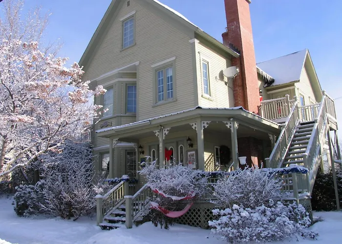 La Belle Victorienne Hotel Magog