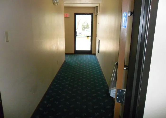 Super 8 By Wyndham Chadron Ne Hotel