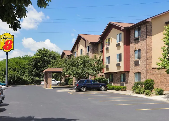 Super 8 By Wyndham East Peoria Motel