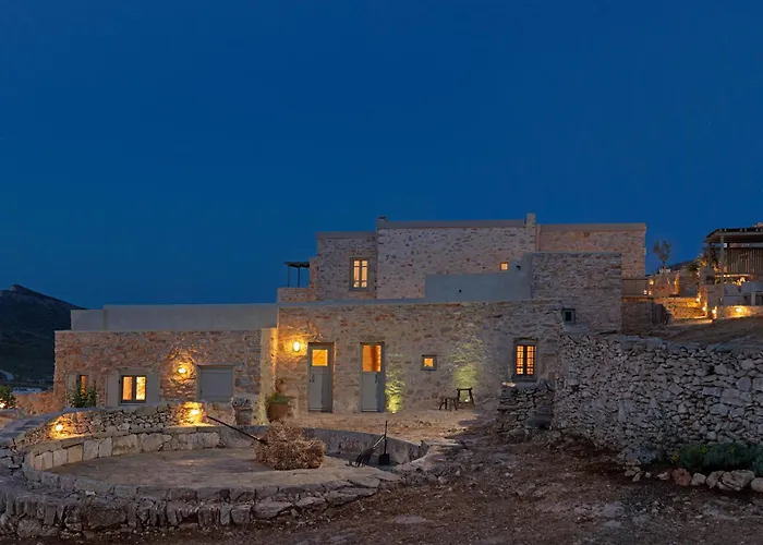 Themonies Luxury Suites Folegandros Town