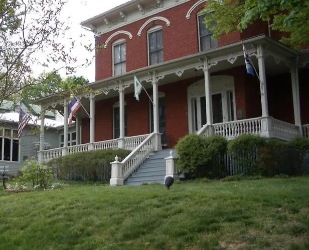 Ubon Thai Victorian Inn & Restaurant Staunton