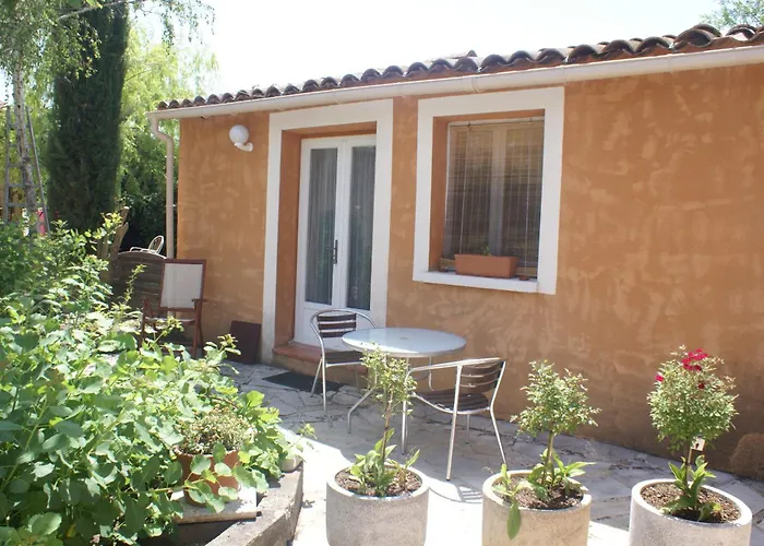 Les Romarins Bed & Breakfast Crestet