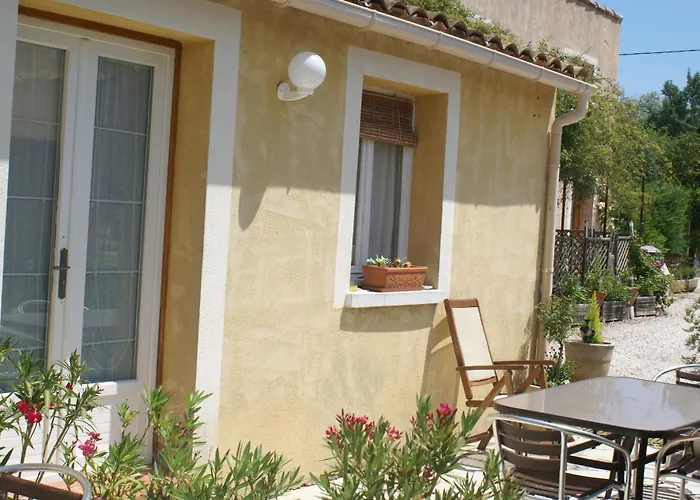 Les Romarins Bed & Breakfast Crestet