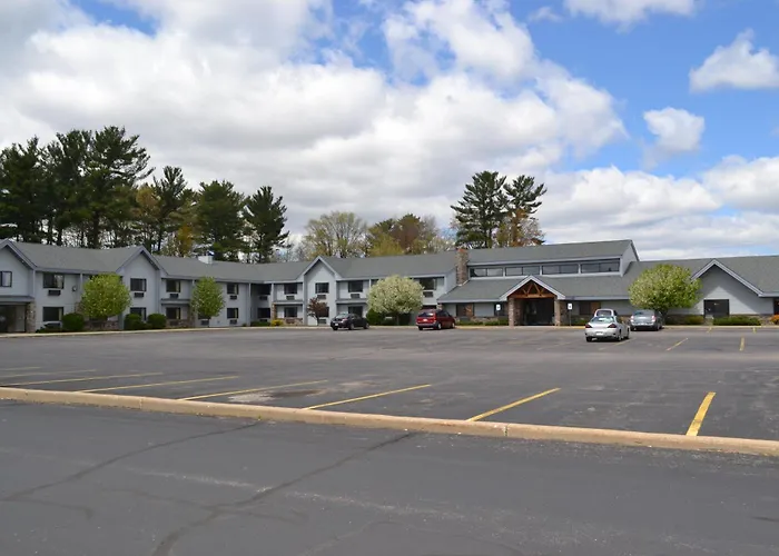 Cobblestone Hotel & Suites - Wisconsin Rapids