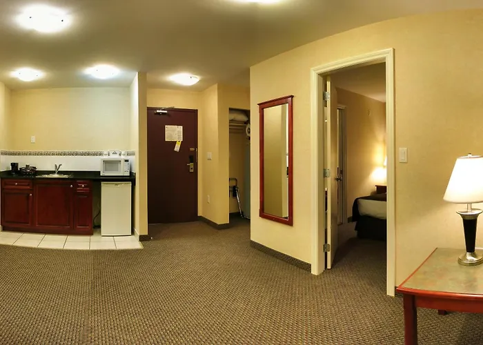 Days Inn & Suites By Wyndham Langley