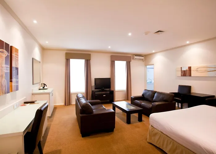 Beau Monde International Hotel Doncaster East