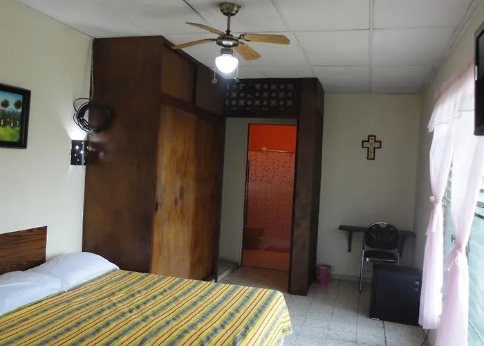 Hostal Doña Marta San Salvador