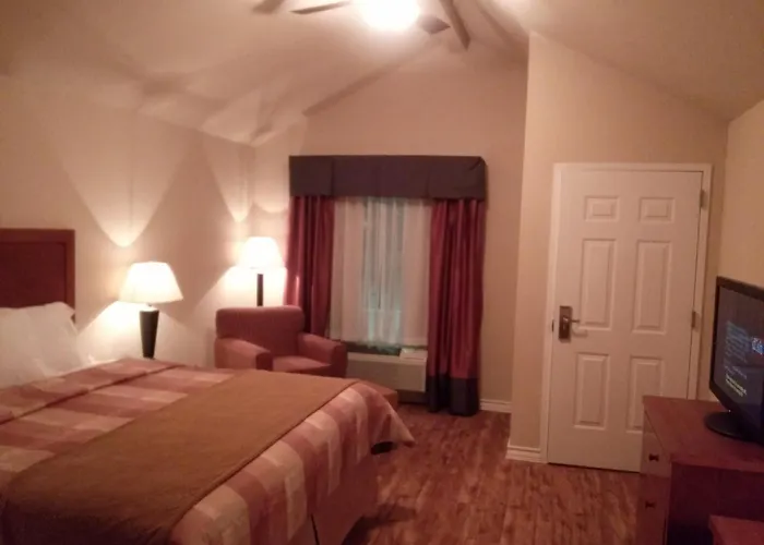 Fieldhouse Inn & Conference Center Kenedy