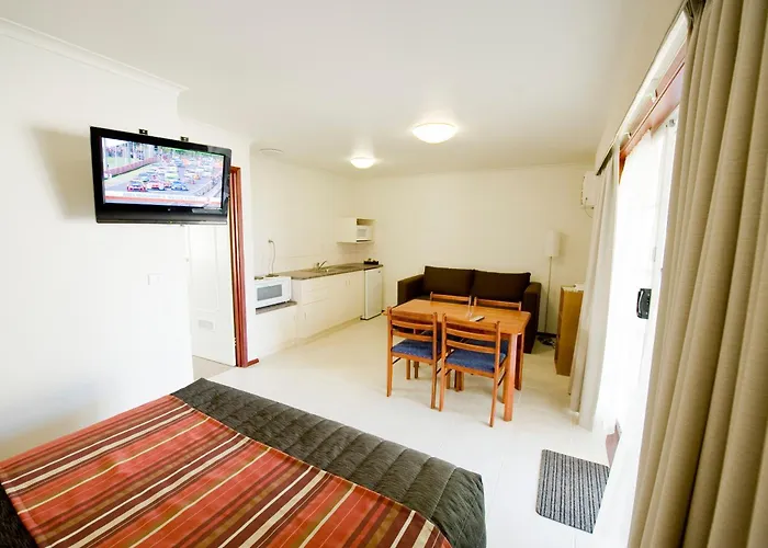 Redwood Manor Motel Apartments Warrnambool