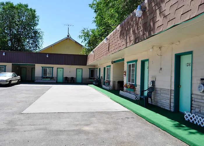 Western Motel Lovell