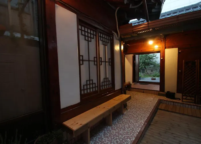 Icos Guesthouse 1 - Female Only Seoul