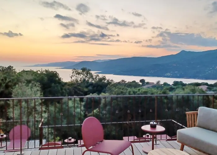 U Castellu Chambres d'hôtes&Location villa et appartements vue mer Propriano 