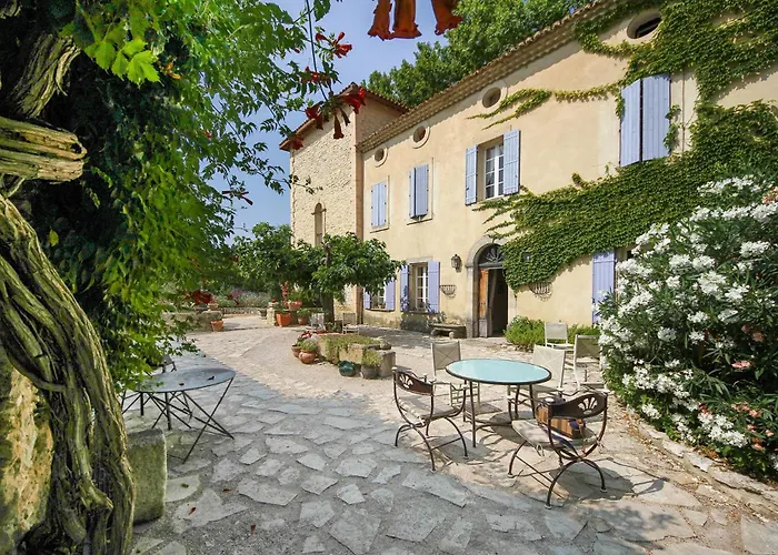 Les Carmes And Spa Le Thor
