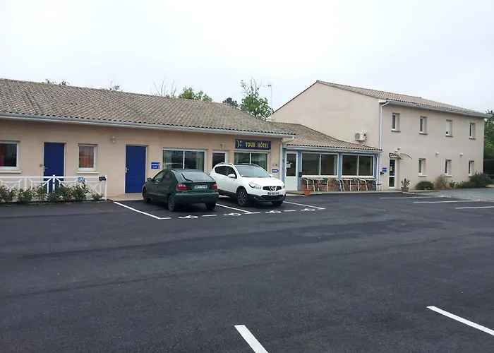 Tour Hôtel Lesparre-Médoc