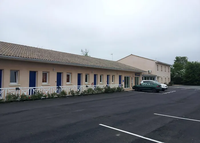 Tour Hôtel Lesparre-Médoc