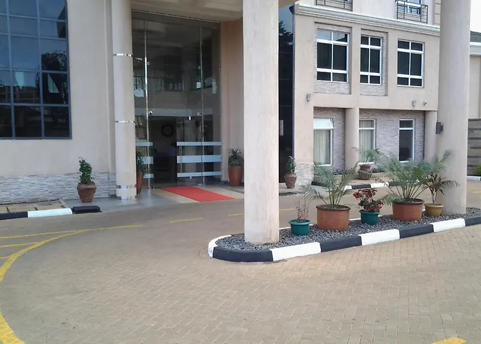 Three Steers Hotel Meru
