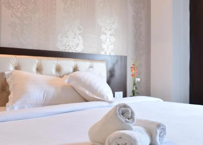 Hotel Flora Inn Gurgaon
