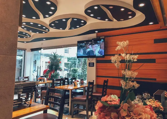 Rustic Crown Hotel Alaminos