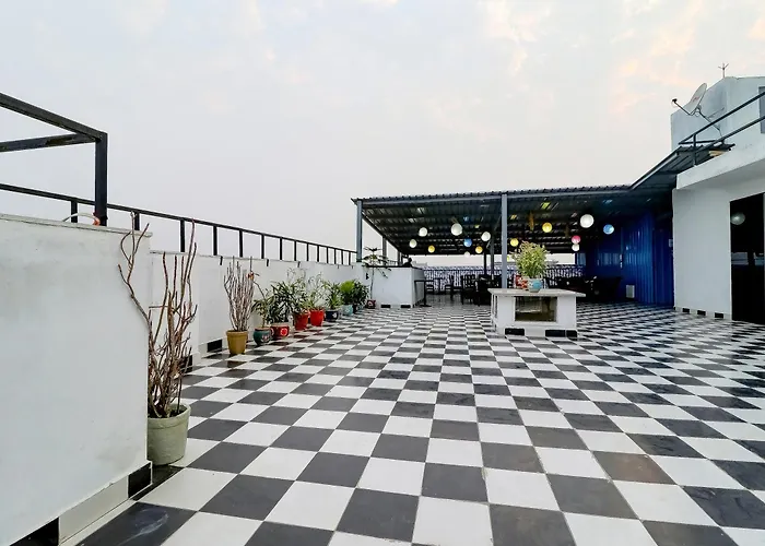 Treebo Rejoice 52 - 3Km From Huda City Metro Station Badshahpur