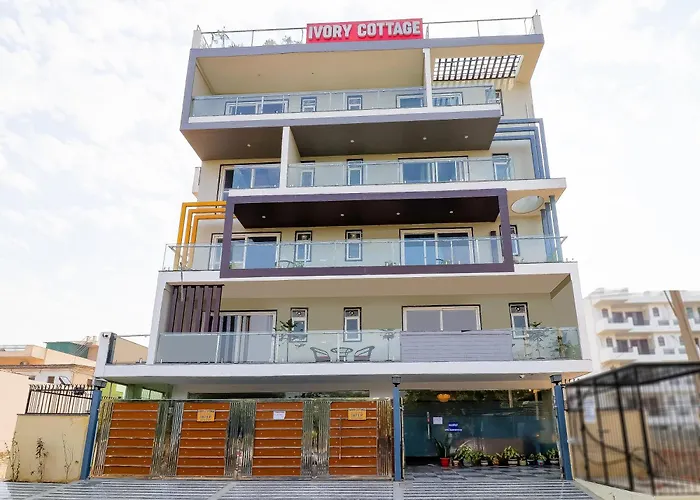 Treebo Rejoice 52 - 3Km From Huda City Metro Station Badshahpur